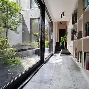 A Cote Du Cinquantenaire Bed & Breakfast Brussels
